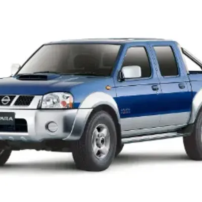 مقارنة Nissan Navara 2001 مع Saipa Zamyad 24 Dual Feul